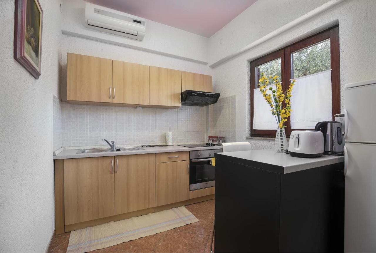 Karmelo Appartment Davorka 罗维尼 外观 照片