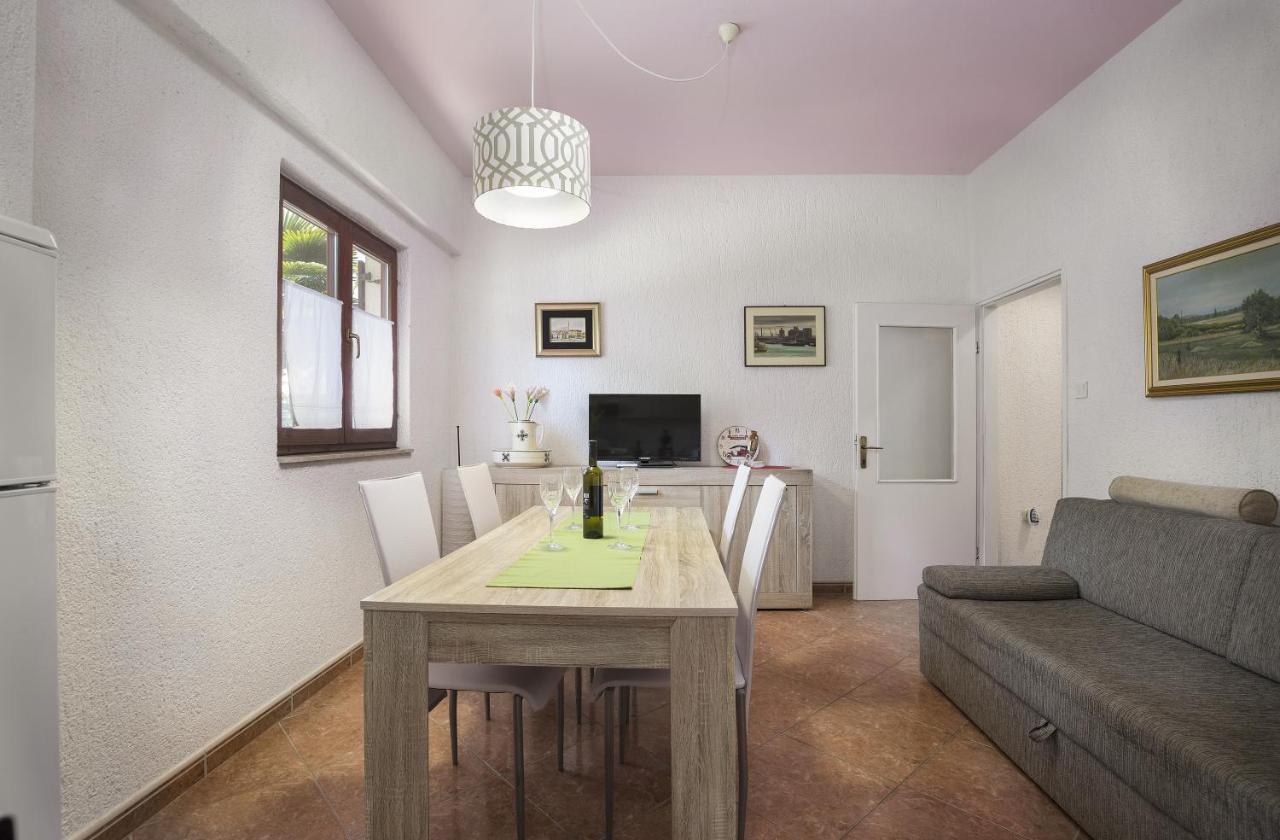 Karmelo Appartment Davorka 罗维尼 外观 照片