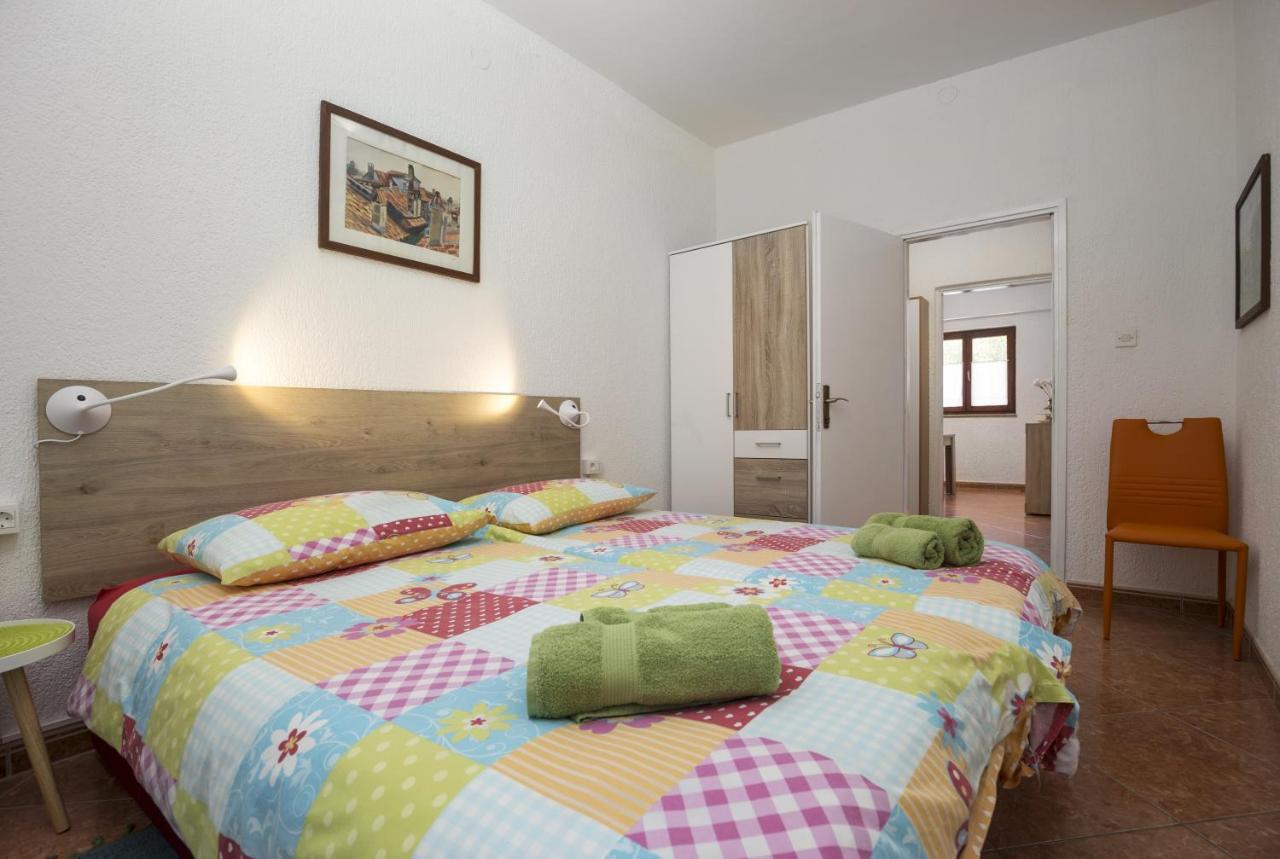 Karmelo Appartment Davorka 罗维尼 外观 照片