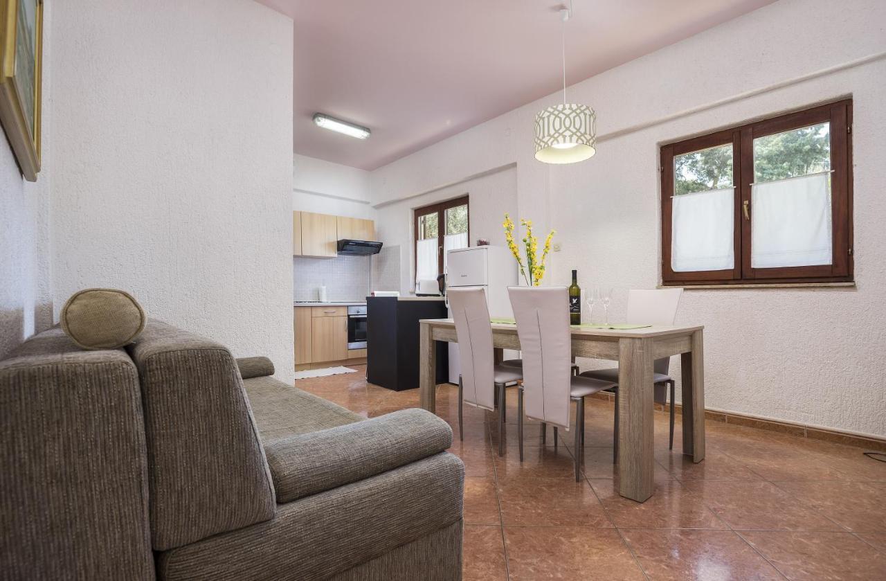 Karmelo Appartment Davorka 罗维尼 外观 照片