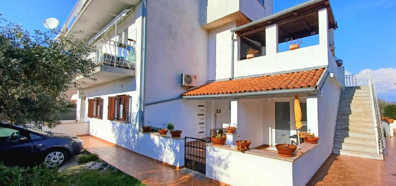 Karmelo Appartment Davorka 罗维尼 外观 照片
